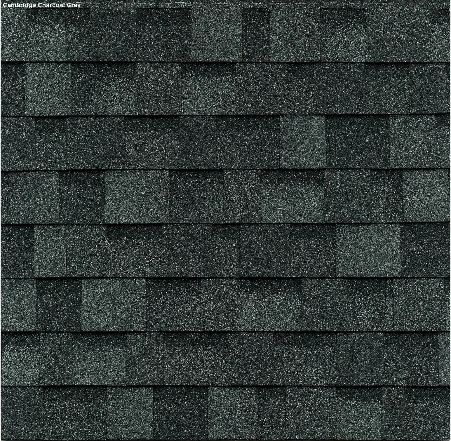 Șindrilă bituminoasă IKO Cambridge Xtreme în nuanța Charcoal Grey pe un acoperiș cu pantă mică